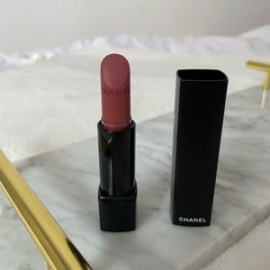 Chanel Rouge Allure Velvet Extrême lipstick